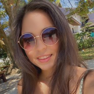 Meet your Posher, Leandra